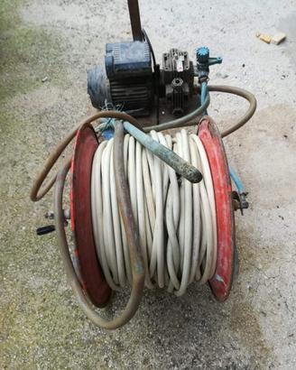 Pompa irrogatrice con 100 metri di tubo