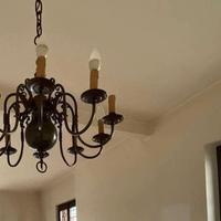 Lampadario classico in ferro battuto color bronzo