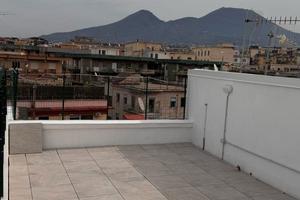 Monolocale con maxi terrazzo a portici