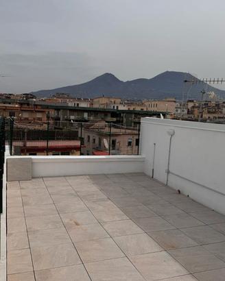 Monolocale con maxi terrazzo a portici