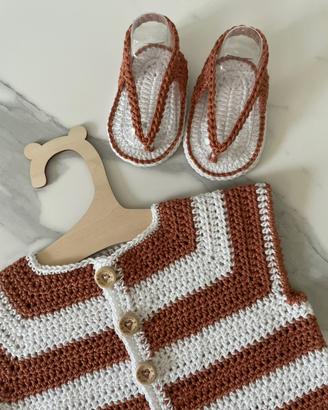 Cardigan smanicato neonato