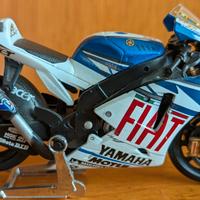 Modellino Yamaha YZR M1 1/18 Valentino Rossi VR46