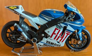 Modellino Yamaha YZR M1 1/18 Valentino Rossi VR46