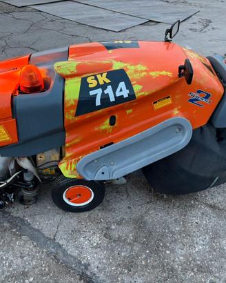 M168 - Motospazzatrice con aspirazione