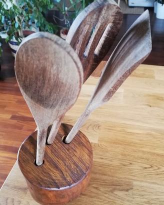 Portautensili di legno di pino