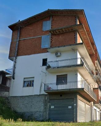 2 Appartamenti al Grezzo e Locale Commerciale