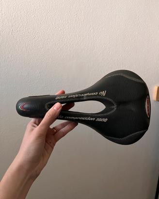 Sella da corsa/MTB  black hole