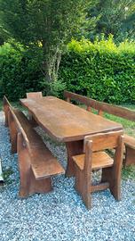 tavolo con sedie in legno di abete