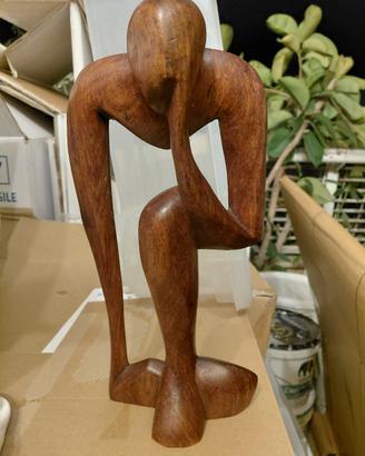 Scultura pensatore in legno