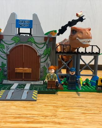 Lego jurassic world juniors 10758