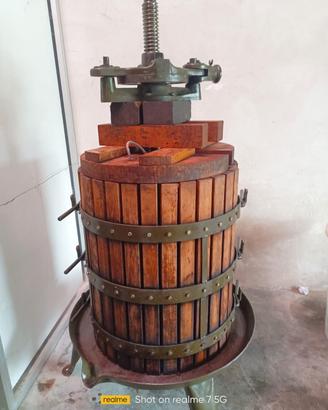 Torchietto / Pressa per uva manuale