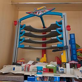 hot wheels garage con squalo 