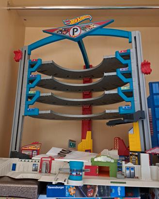 hot wheels garage con squalo 