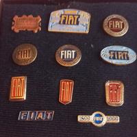 Cofanetto n. 11 spille pins storiche logo Fiat