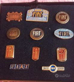 Cofanetto n. 11 spille pins storiche logo Fiat