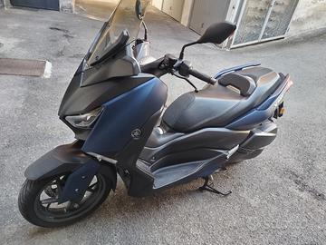 xmax 300 abs Leggi tutto bene