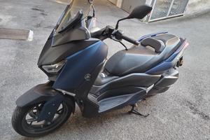xmax 300 abs Leggi tutto bene