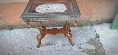 Tavolino antico in legno pregiato