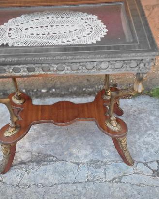 Tavolino antico in legno pregiato