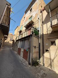 Appartamento abitabile in zona comada leonforte