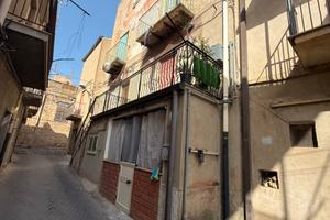 Appartamento abitabile in zona comada leonforte