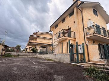 PORZIONE DI BIFAMILIARE A LARIANO