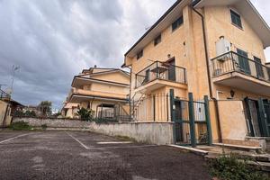 PORZIONE DI BIFAMILIARE A LARIANO
