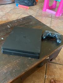 PlayStation 4 Slim con controller