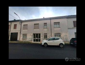 Casa indipendente con garage a Bozzolo