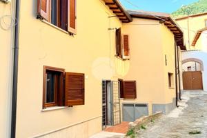 4 LOCALI A BARETE