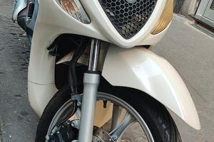 Suzuki Sixteen 125 scooter 2009