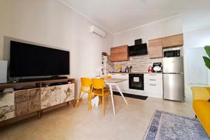 2 LOCALI A FOLLONICA