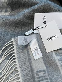 Sciarpa stampata Dior con chip