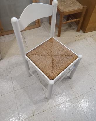 sedie in legno bianche
