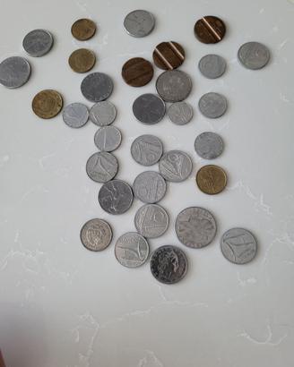 Vecchie lire, monete e miniassegni e valute