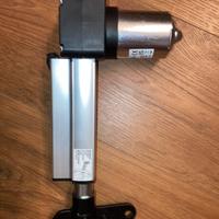 Attuatore per sedia alzapersona