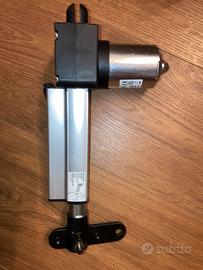 Attuatore per sedia alzapersona