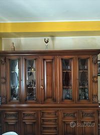 vetrina antica intagliata a mano 