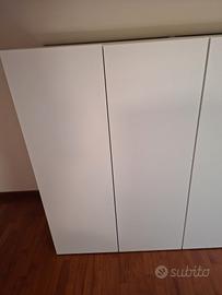 armadio Ikea con appendiabiti 