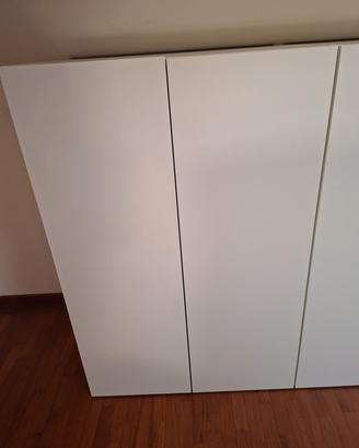 armadio Ikea con appendiabiti 