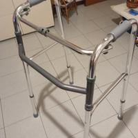 Deambulatore con e senza rotelle