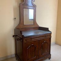 Antico mobile da bagno
