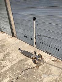 Condividi Micro- Monopattino Kickboard Compact