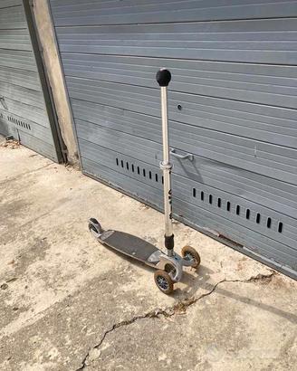 Condividi Micro- Monopattino Kickboard Compact