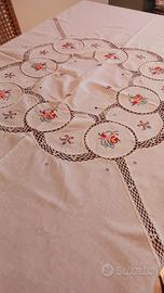 tovaglia  rotonda ricamata  vintage 