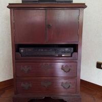 Comoncino in mogano con tre cassetti