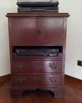 Comoncino in mogano con tre cassetti