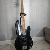 Basso elettrico Squier, Amplificatore Fender.