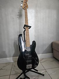 Basso elettrico Squier, Amplificatore Fender.