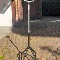 Bastone quadripode con maniglia